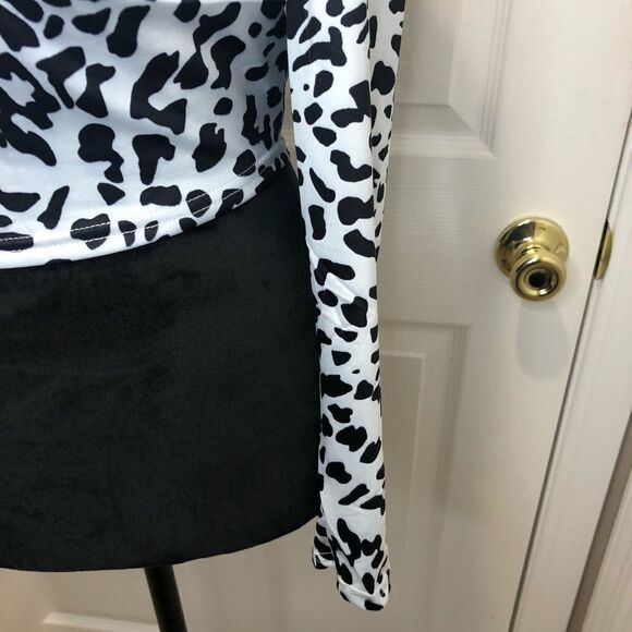 NWOT Leopard print white and black, long sleeve crop top. Size small - Picture 4 of 7